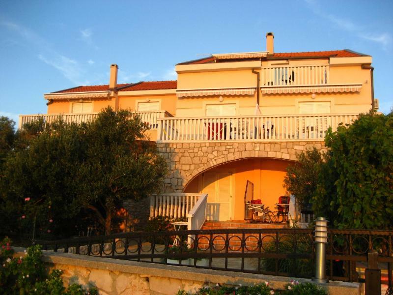 Apartmani Mudronja Murter Bagian luar foto
